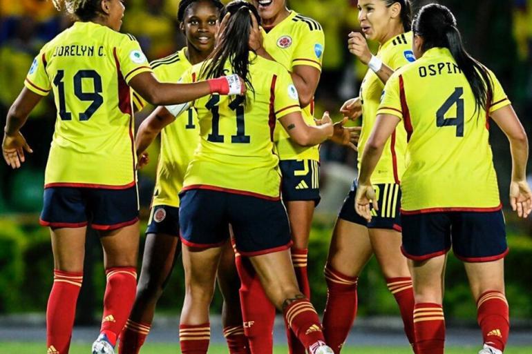 ¿Cuánto ganan en promedio las futbolistas de la selección Colombia femenina?